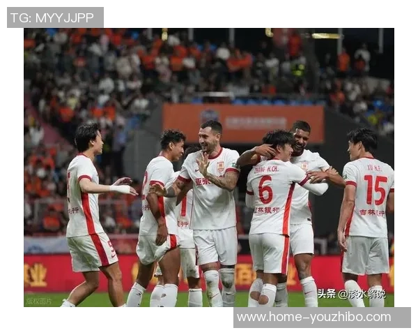 2014年中超经典对决上港与恒大激情碰撞引发的足球盛宴回顾